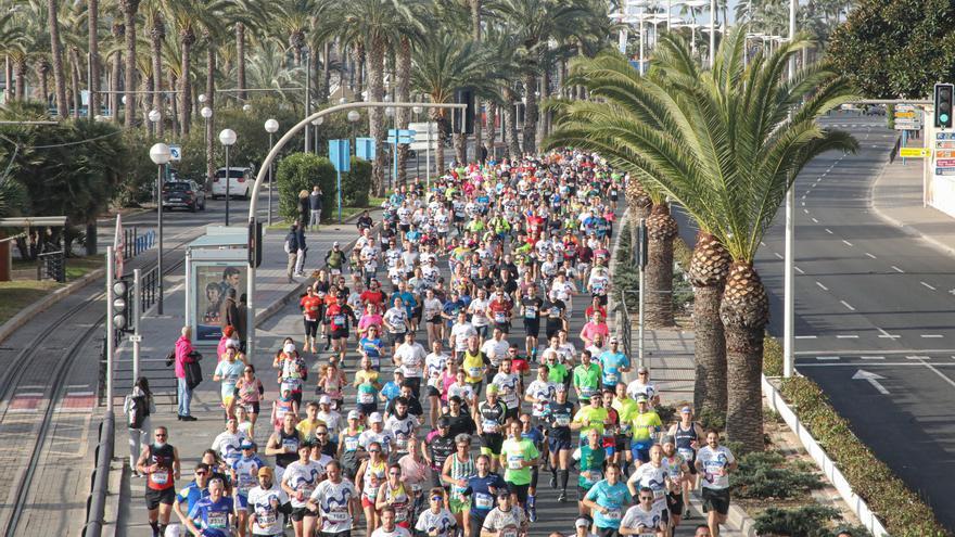 Las mejores imágenes de la Media Maratón de Alicante