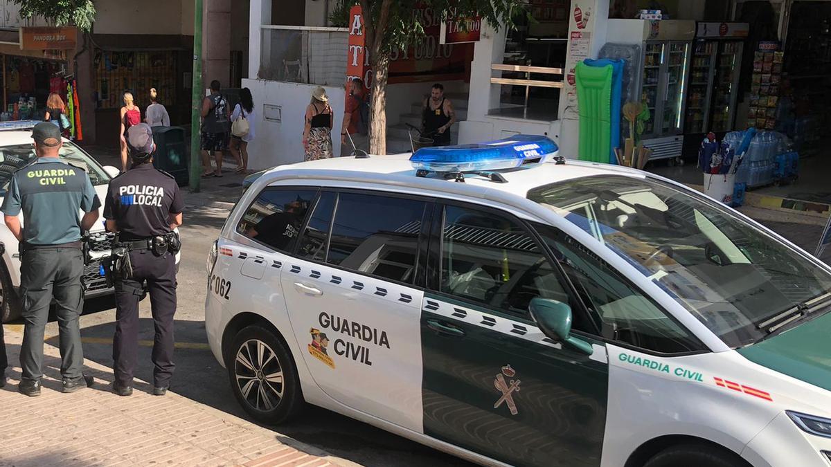 Die Räuberin wurde von der Guardia Civil und der Ortspolizei in Arenal festgenommen.