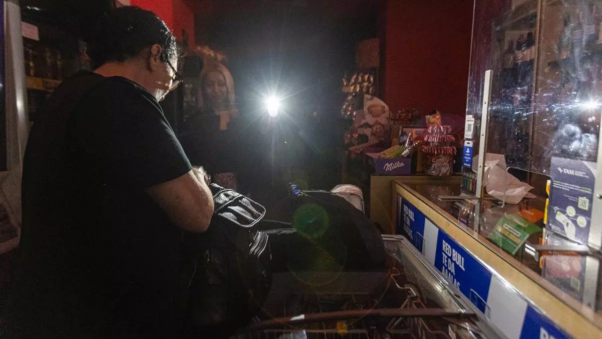 Dos averías dejan sin luz a 30.000 abonados en Alicante y provocan incidencias por toda la ciudad