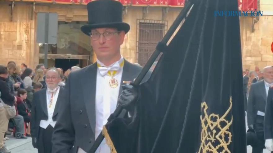 Un cortejo fúnebre guiado por el Caballero Cubierto recorre Orihuela