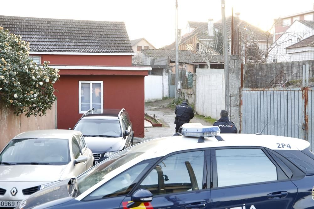 Las pesquisas policiales se trasladaron del lugar donde apareció el cadáver a la casa de la víctima