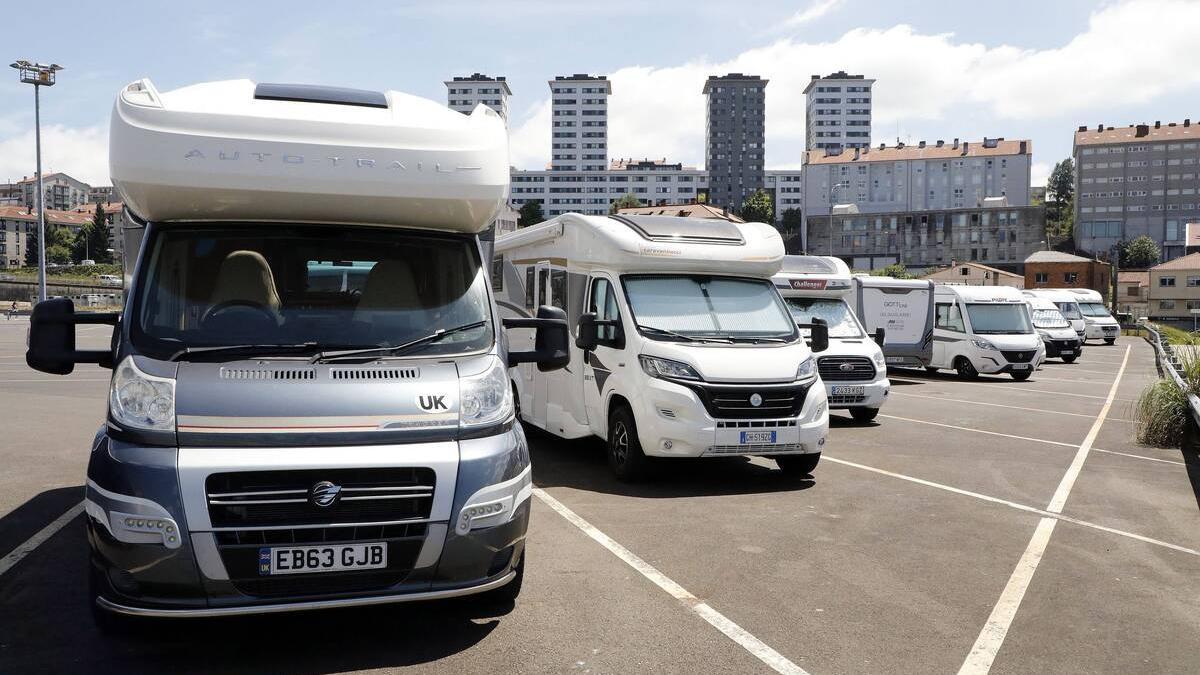 Un grupo de caravanas estacionadas en Salgueiriños