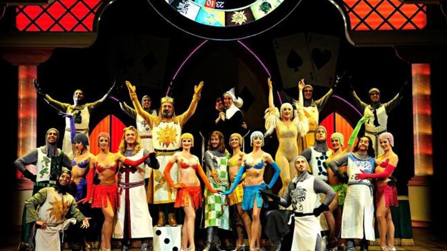 Imagen del reparto del musical Monty Phyton&#039;s Spamalot, que se ha representado en Barcelona.