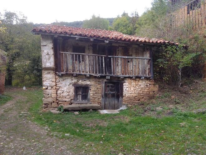 Casa abandonada del pueblo de Porcieda