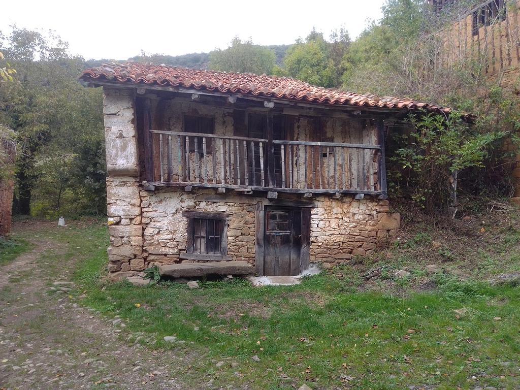Casa abandonada del pueblo de Porcieda