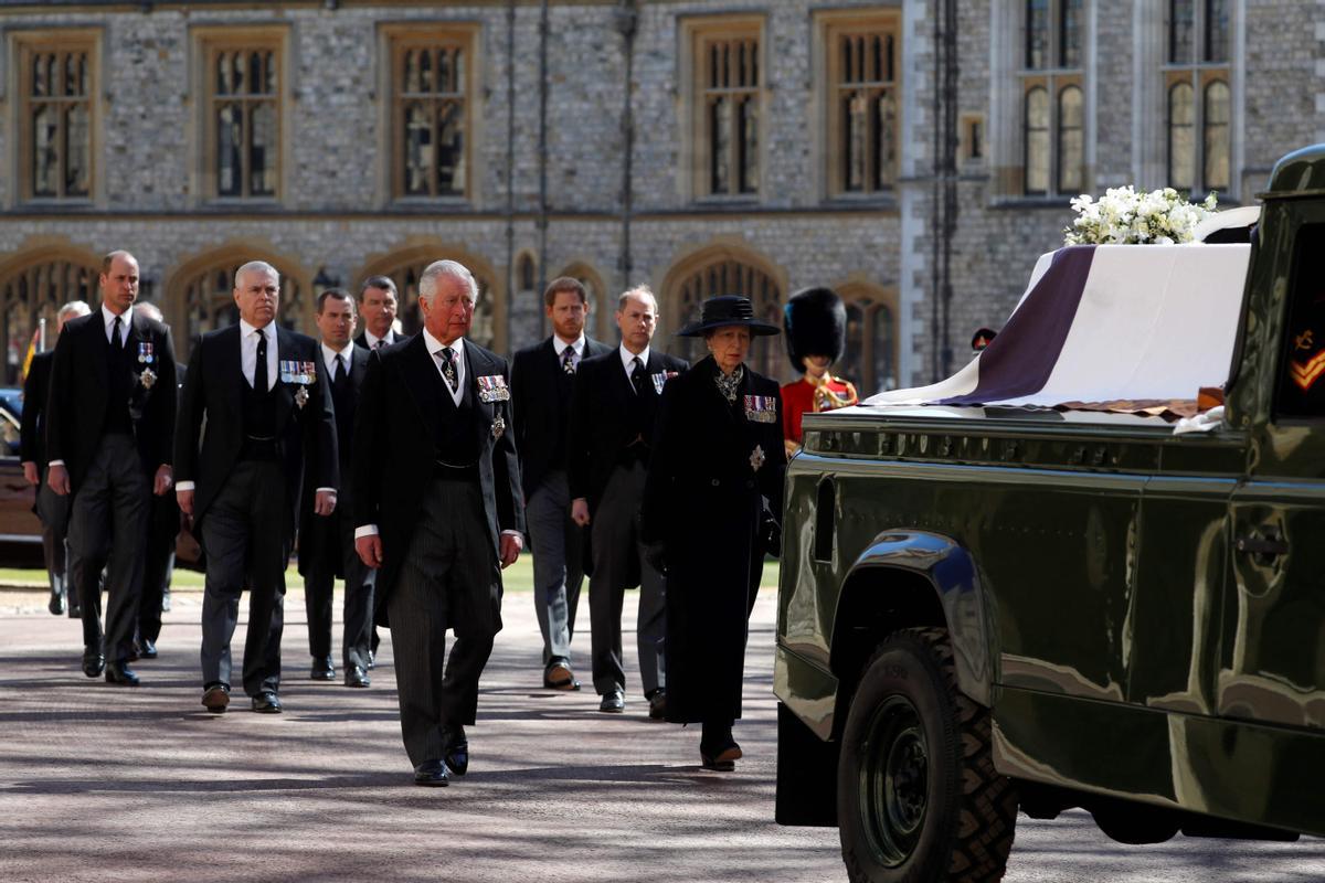 Cortejo fúnebre ante el castillo de Windsor. 