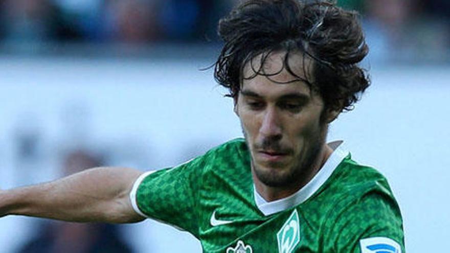 Santiago García, lateral del Werder Bremen, se pone a tiro