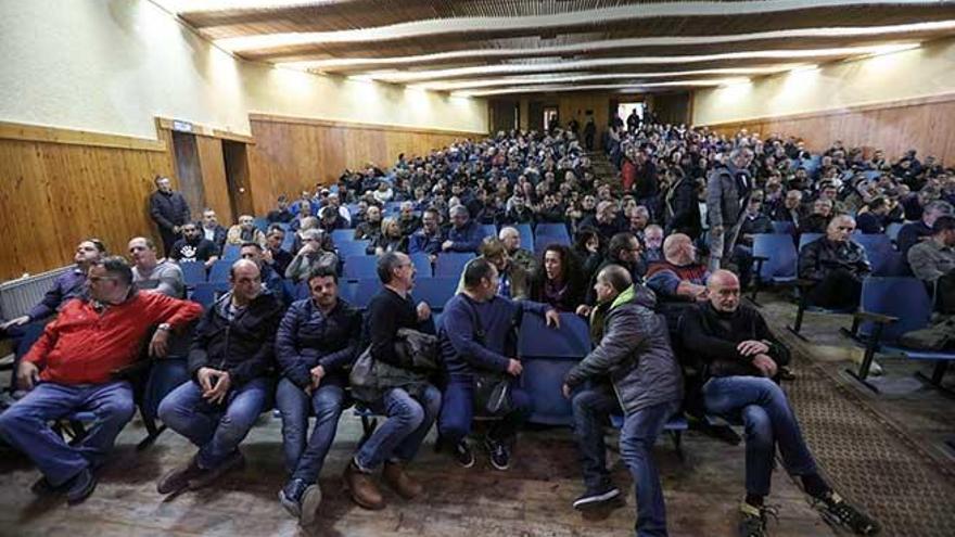 El auditorio de La Porciúncula se llenó de taxistas.