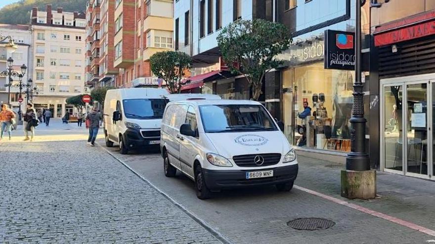 Un joven de 19 años, detenido tras una persecución por Mieres tras asaltar con el método del &quot;alcantarillazo&quot; una peluquería