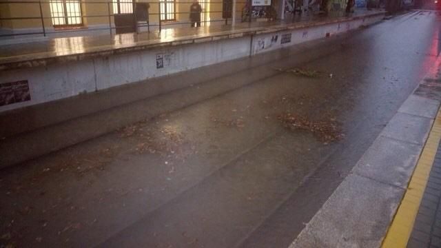 Las vías de la estación de metro de Godella, inundadas