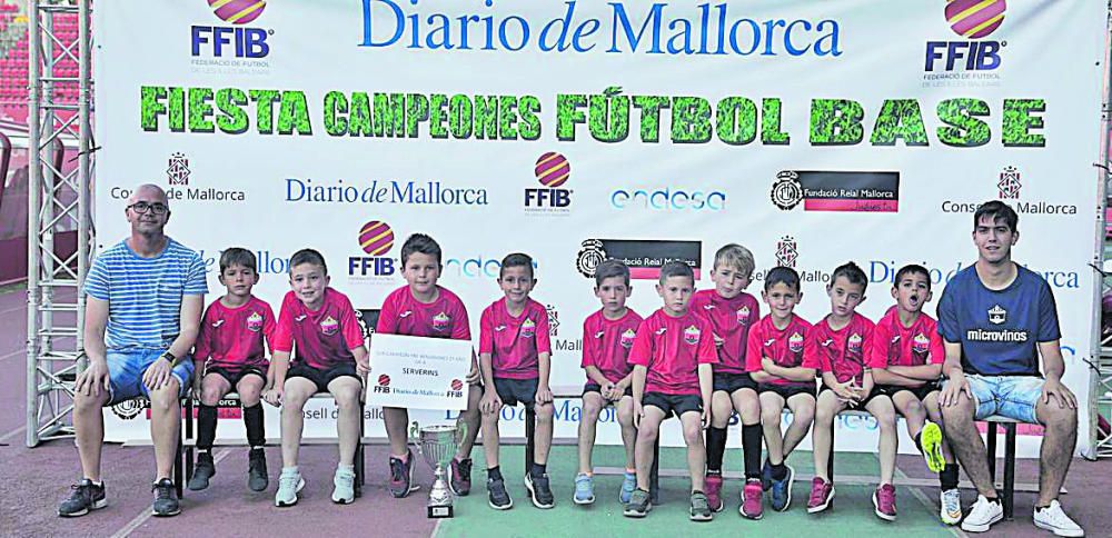 SUBCAMPEÓN: Serverins. Prebenjamín Primer Año Liga A