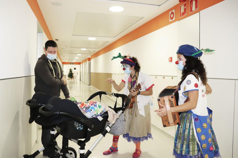 Las actrices recorren de nuevo el hospital tras un parón de tres meses y medio por el covid