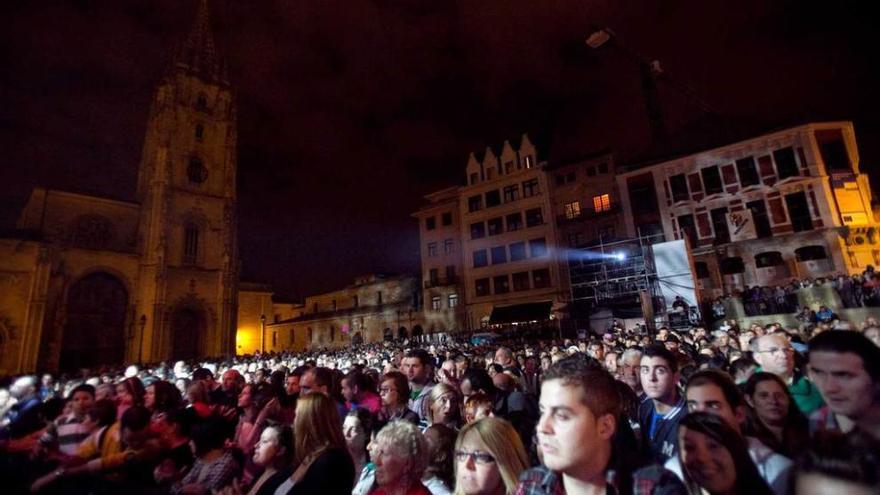 Público asistente a un concierto en la plaza de la Catedral en 2013.