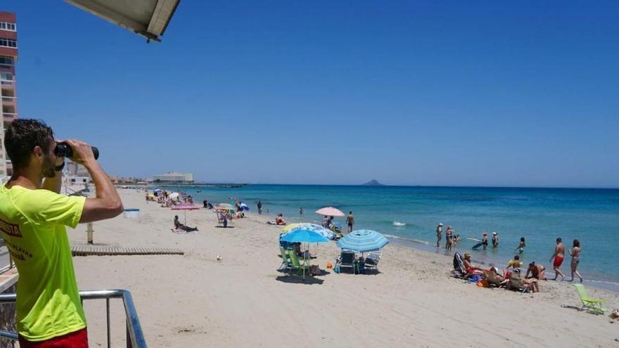 La bandera roja ondea en 3 playas de Los Alcázares