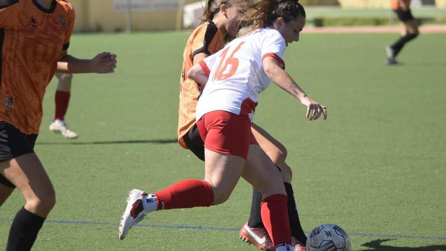 La ribereña Lesley Sanz brilla sobre el césped tras hacerlo sobre el parqué