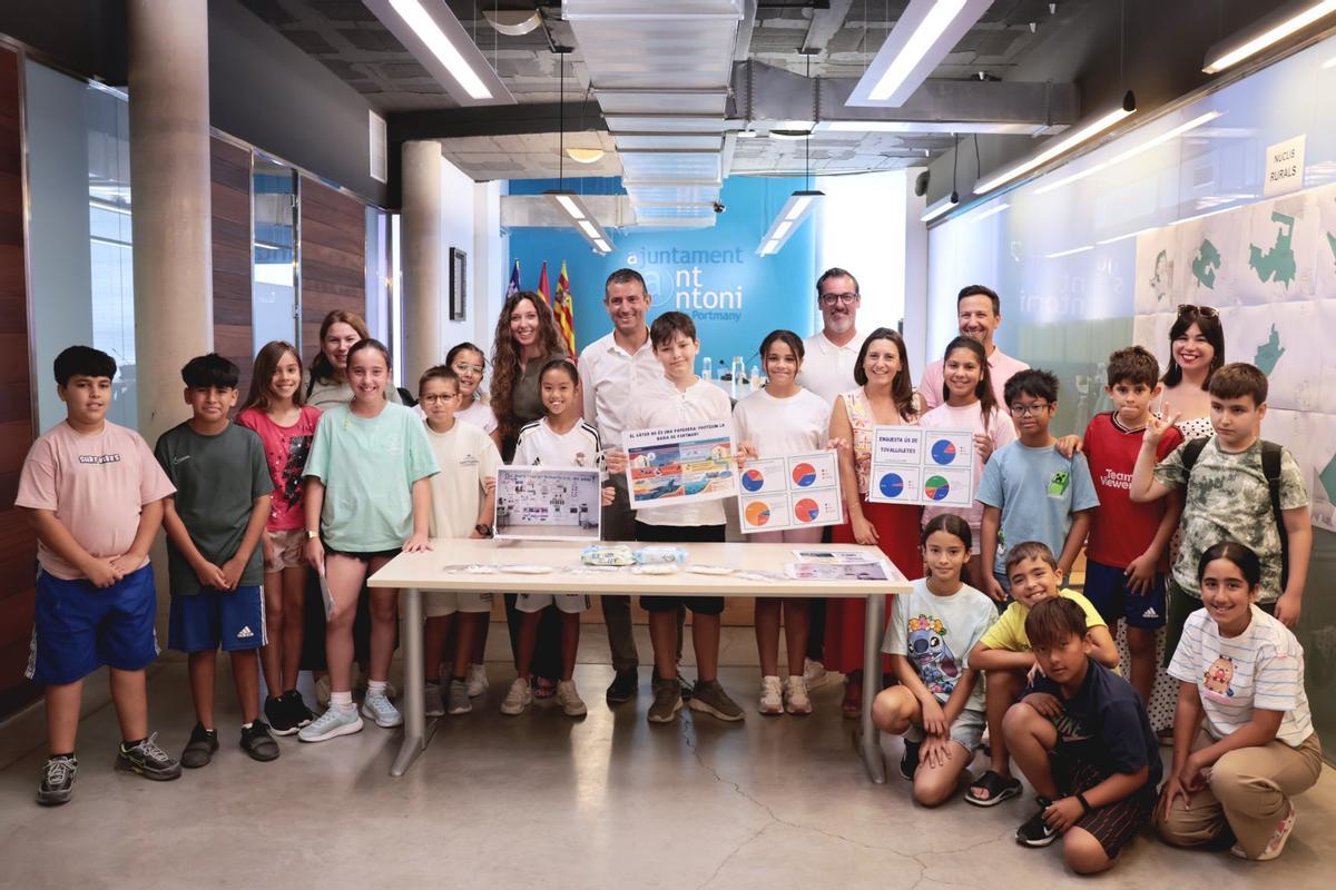 La visita de los alumnos en el Ayuntamiento de Sant Antoni