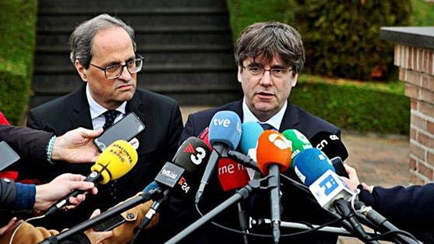 Quim Torra, amb Carles Puigdemont, ahir a Waterloo.