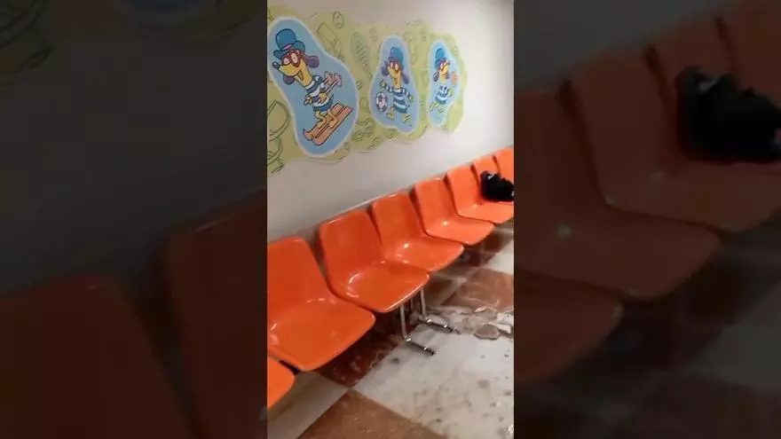 Goteras en la zona de incubadoras de Neonatología del Hospital de Alicante