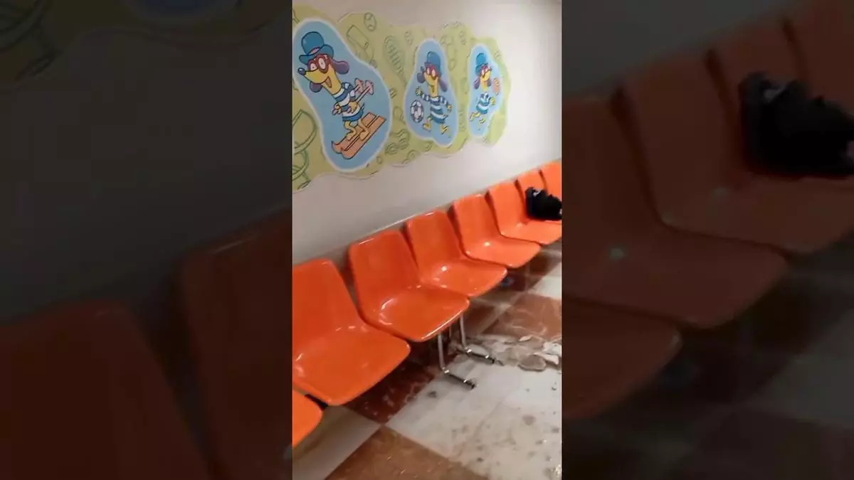 Goteras sobre las incubadoras en Neonatología del Hospital de Alicante