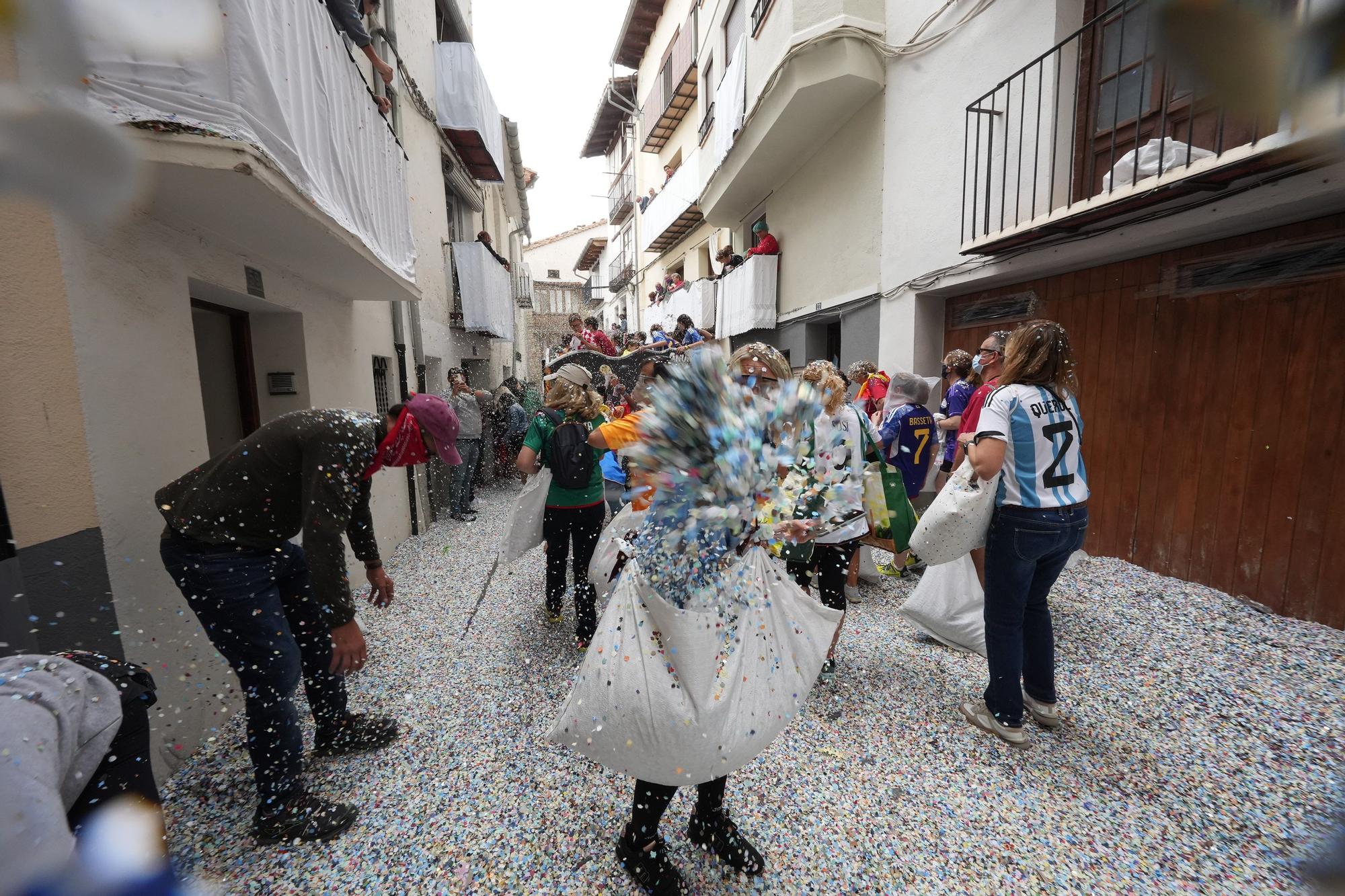 Búscate en el desfile de carrozas y disfraces de l'Anunci de Morella