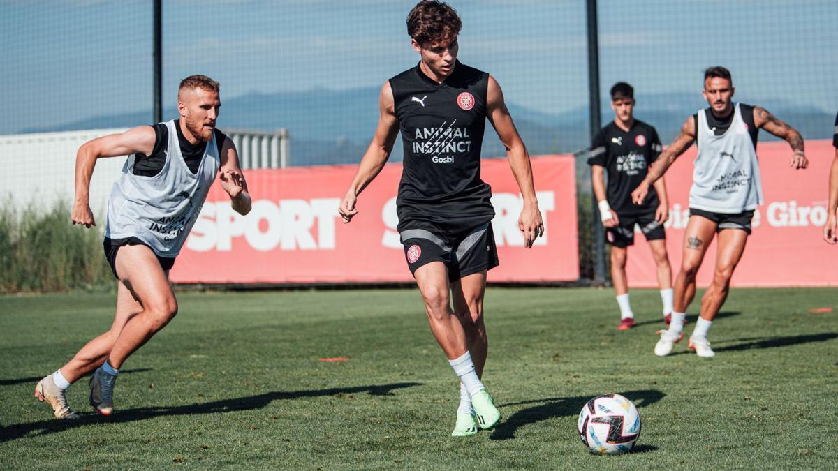 Rodrigo Riquelme, en un entrenament amb el Girona a La Vinya