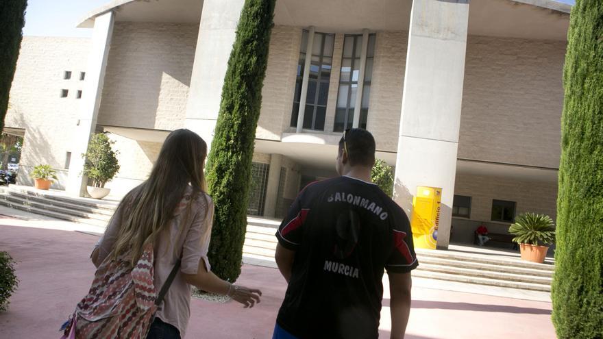 ¿Cuánto cobran los universitarios alicantinos? Estas son las titulaciones con los mejores sueldos