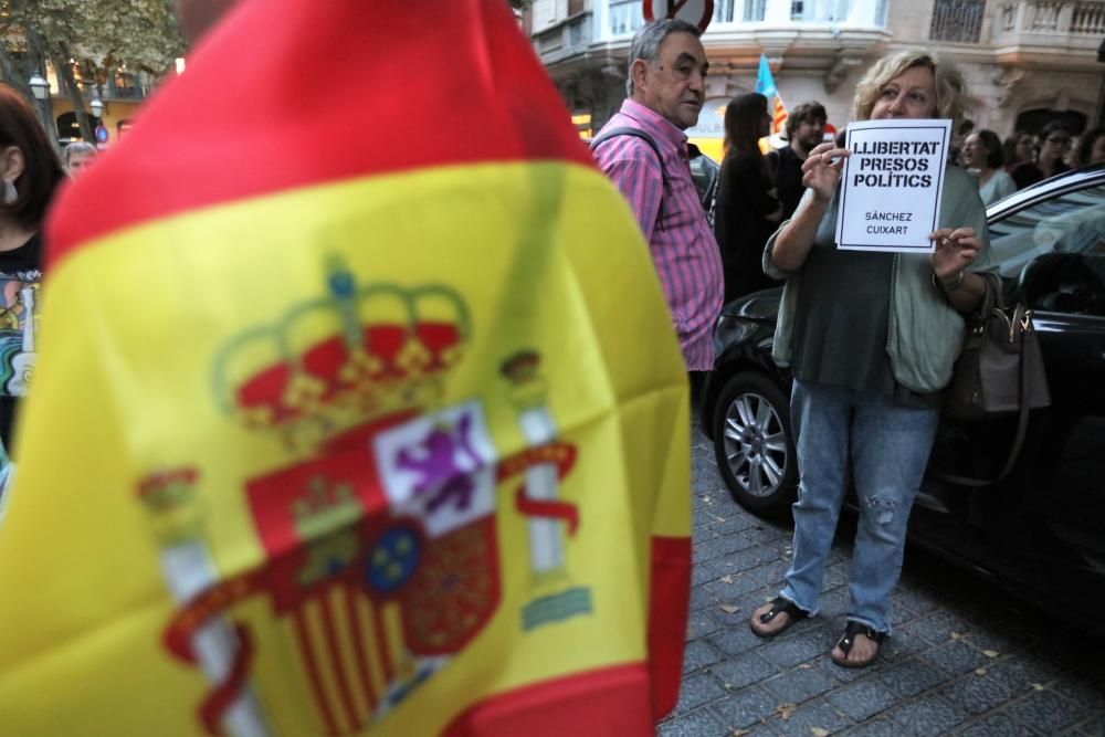 Más de mil personas piden en Palma la liberación de Sánchez y Cuixart