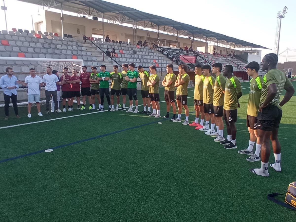 Reunión entre jugadores, cuerpo técnico y directiva del Salerm Puente Genil.