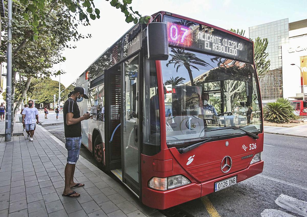 Puntos negros del futuro contrato del autobús: conexiones con los PAU, los polígonos y las partidas