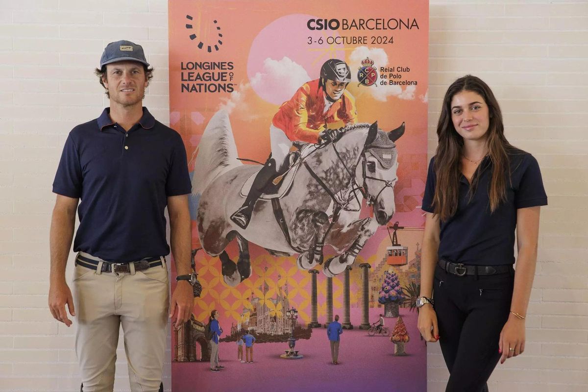 Sira Martínez, junto a su entrenador, el jinete brasileño Pedro Veniss.