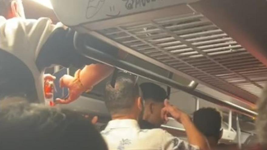 Pelea a puñetazos en una guagua en Lanzarote