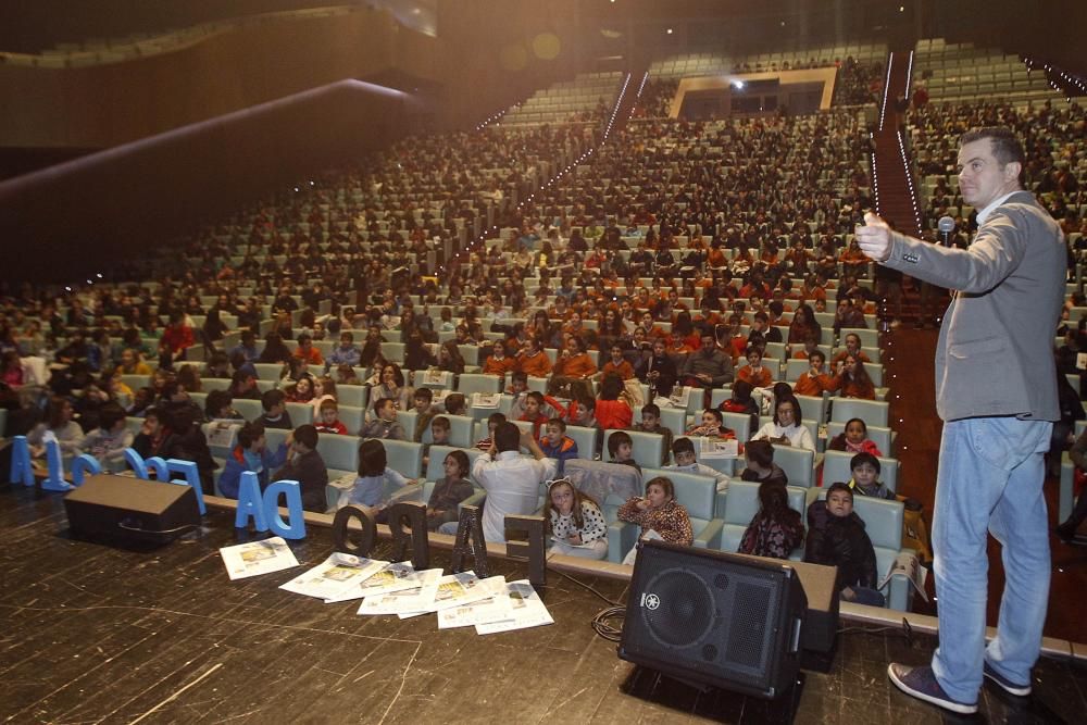 1.200 niños entrevistan con FARO a Iago Aspas