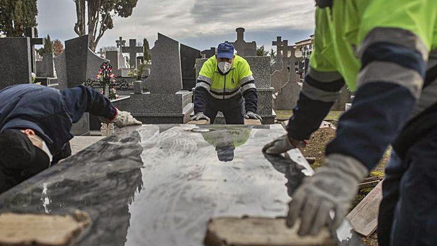 “La gente ha perdido el miedo, se acerca más en los sepelios”