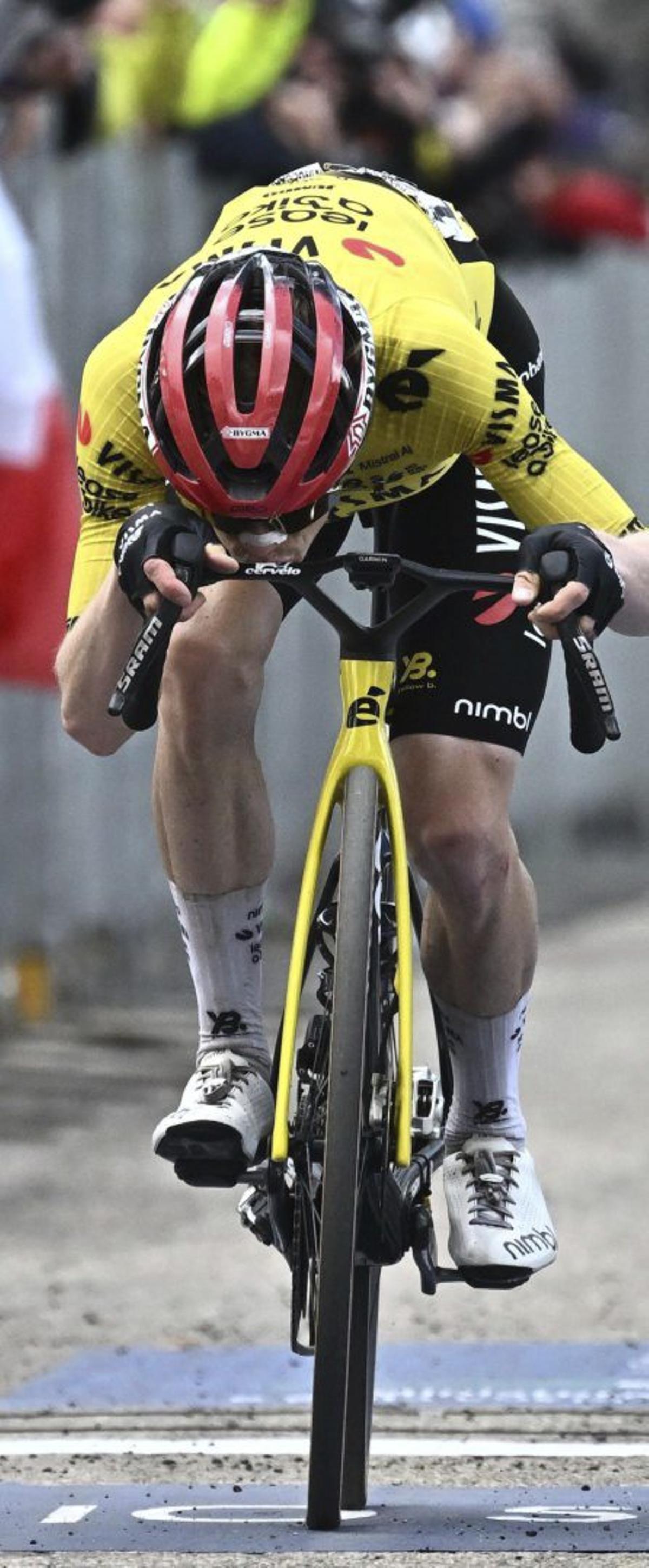 Vingegaard ataca i s’emporta la seva primera etapa al Giro