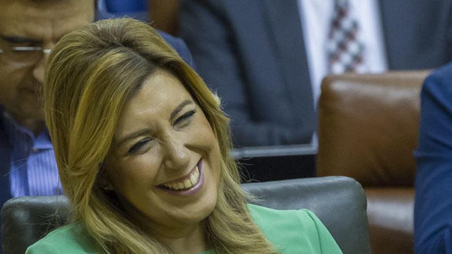 Díaz, sonriente tras ser investida en el Parlamento andaluz.