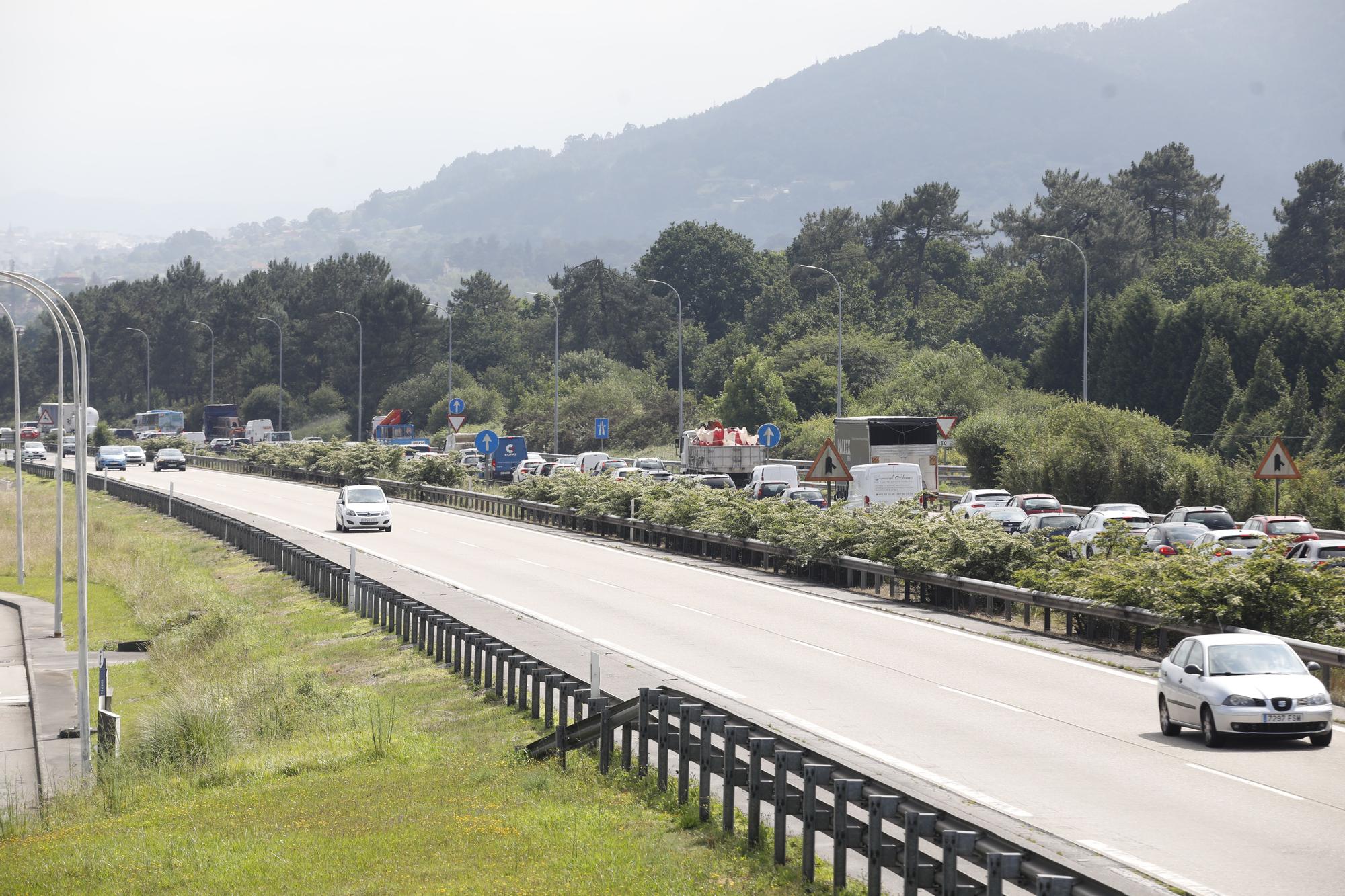 La autopista "Y", de nuevo convertida en una ratonera con un monumental atasco