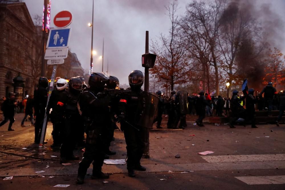 Aldarulls a París durant la vaga contra la reforma de pensions