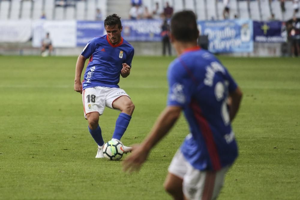 El partido entre el Real Oviedo y el Rayo Vallecano, en imágenes