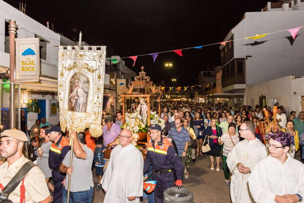 FUERTEVENTURA - Procesión nocturna de la Virgen del Carmen en Corralejo -19-7-17