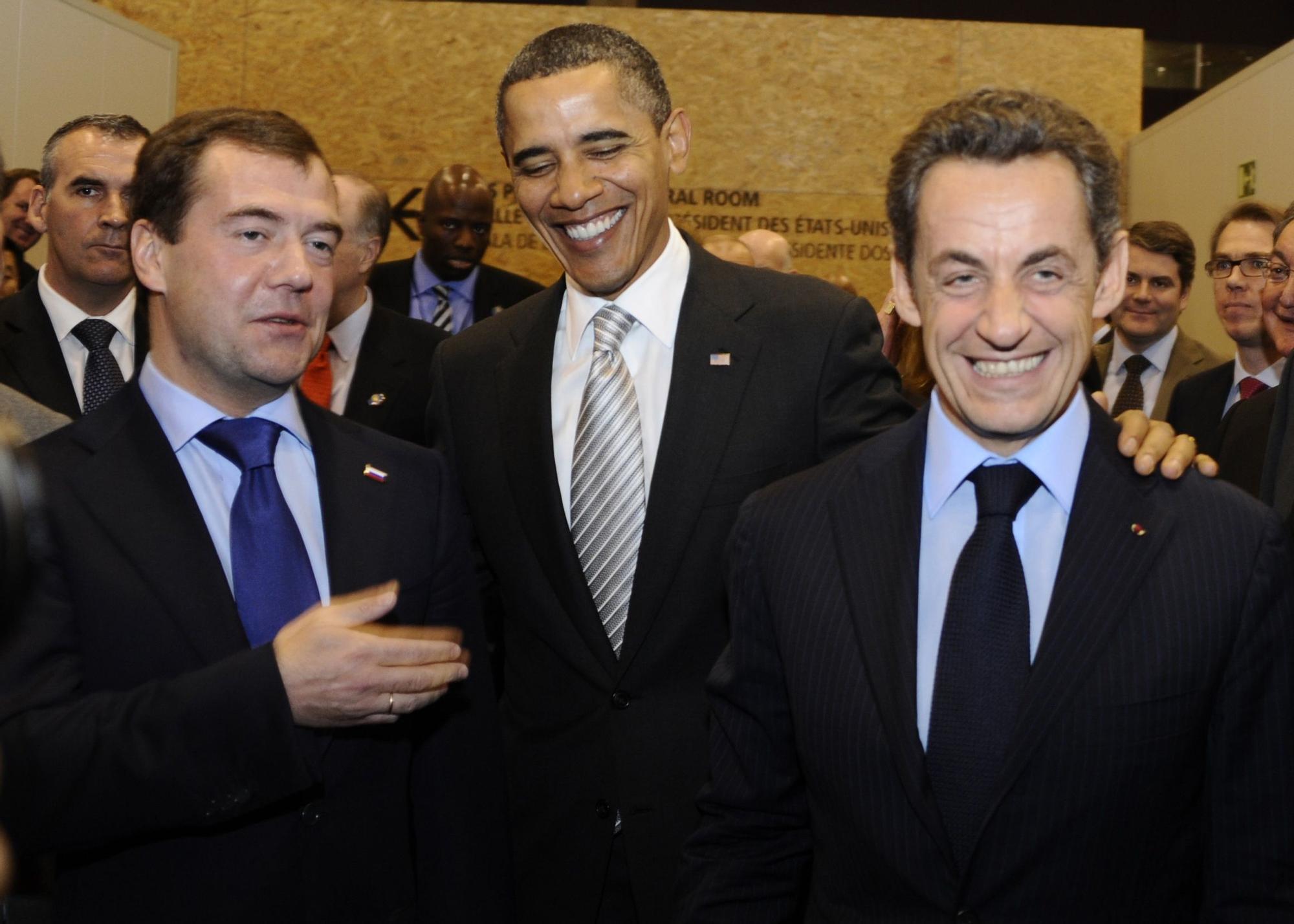 Medvedev con Obama y Sarkozy en la OTAN