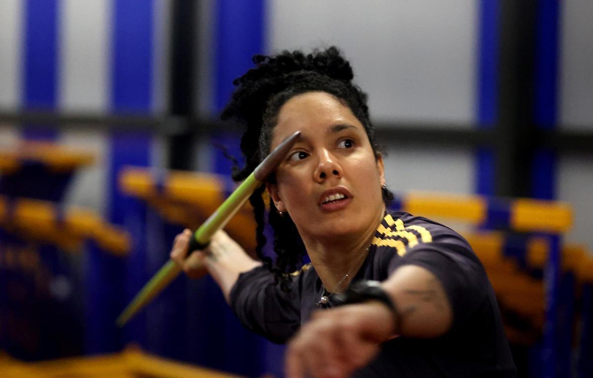 Yulenmis Aguilar se reencuentra con la jabalina en A Coruña