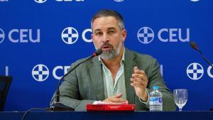 El presidente de Vox, Santiago Abascal, clausura el curso ‘Demografía e inmigración: el destino en juego’ durante los Cursos de Verano CEU-María Cristina, a 8 de julio de 2026, en San Lorenzo de El Escorial, Madrid (España).