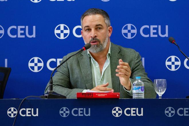 Abascal dice que el problema de España es "la mafia sindical y la casta patronal" por cooperar con el Gobierno