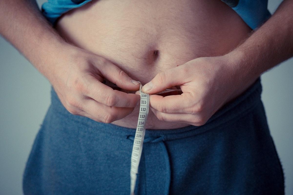 Las personas obesas son más propensas a los quistes pilonidales.