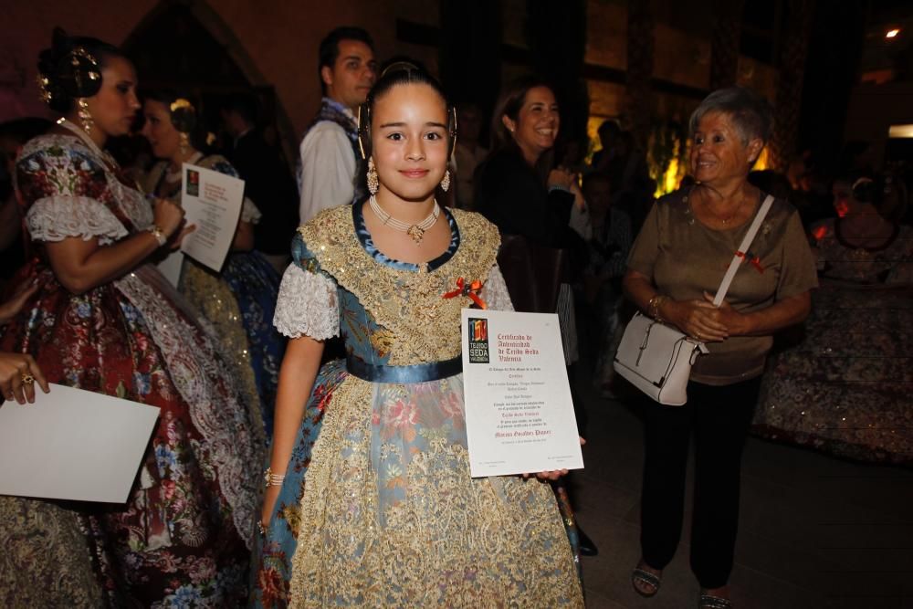 Entrega de los certificados de tejido de seda valenciana