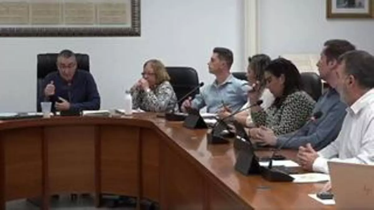 PP, Vox y un grupo independiente presentan una moción de censura contra el alcalde socialista de Montserrat