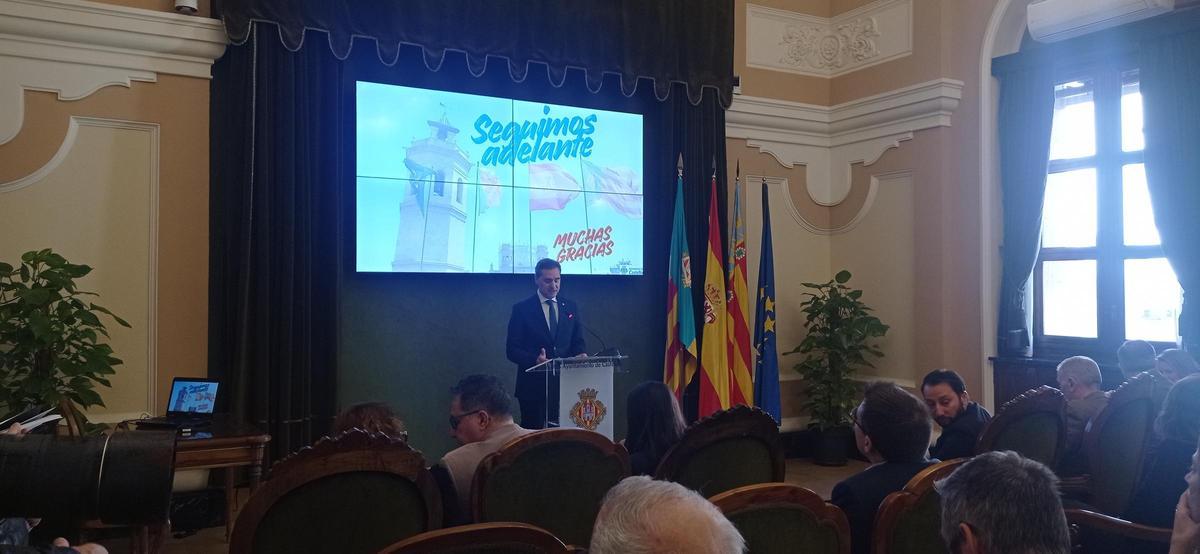 El portavoz adjunto del equipo de gobierno, Antonio Ortolá, durante su intervención, este viernes, en el Ayuntamiento.