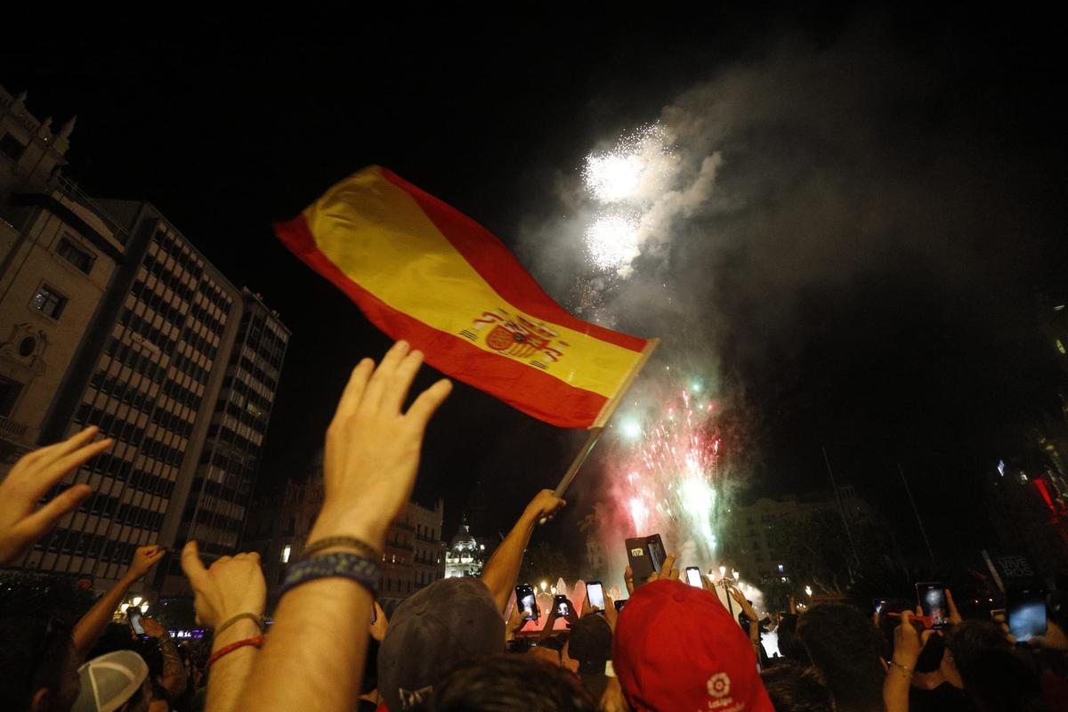 Euforia en València por el triunfo de la Roja Euforia en València por el triunfo de la Roja