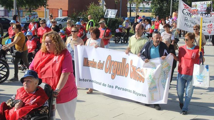 300 personas participan en la VI Marcha del Orgullo Canoso