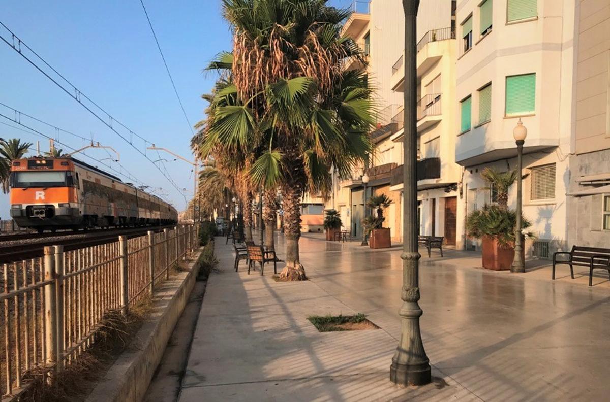 Badalona celebra la suspensió temporal de la instal·lació de pantalles acústiques a la Rambla i al carrer Santa Madrona